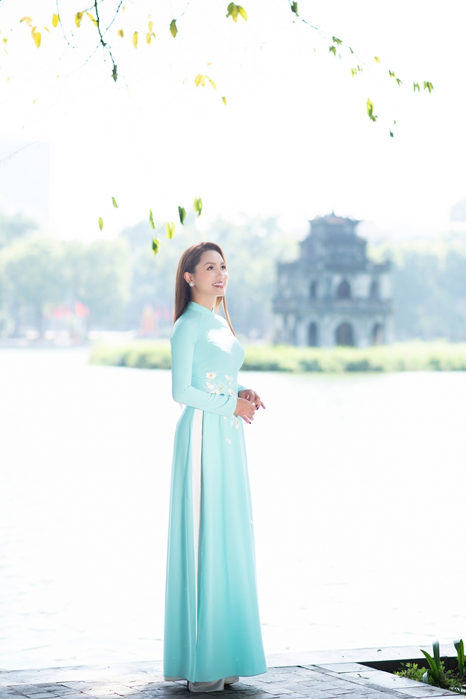 Xao xuyến ngắm ca sĩ Nguyễn Ngọc Anh thướt tha áo dài trong nắng thu Hà thành - 8