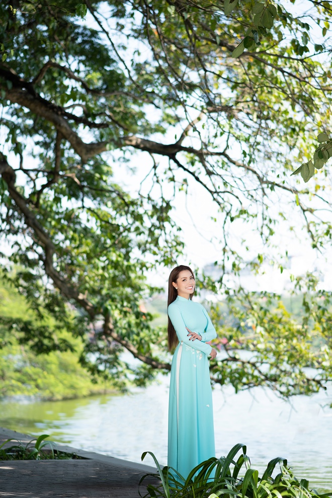 Xao xuyến ngắm ca sĩ Nguyễn Ngọc Anh thướt tha áo dài trong nắng thu Hà thành - 2