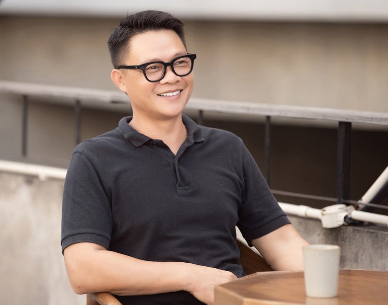 Cô vợ có làn da trắng ngần của BTV Quang Minh kể chuyện nuôi 4 cậu con trai: Các con rất ngưỡng mộ bố - 1