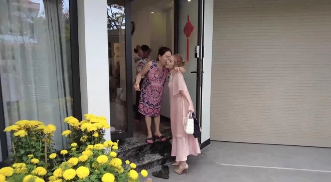 Điển danh những bà mẹ chồng vừa xinh đẹp vừa quyền lực của sao Việt - 7