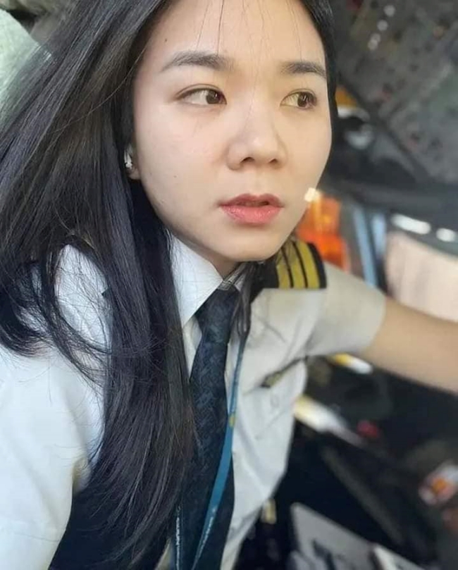 Ảnh nữ cơ trưởng xinh đẹp &#34;gây bão mạng&#34;: Hóa ra là người quen showbiz Việt - 9