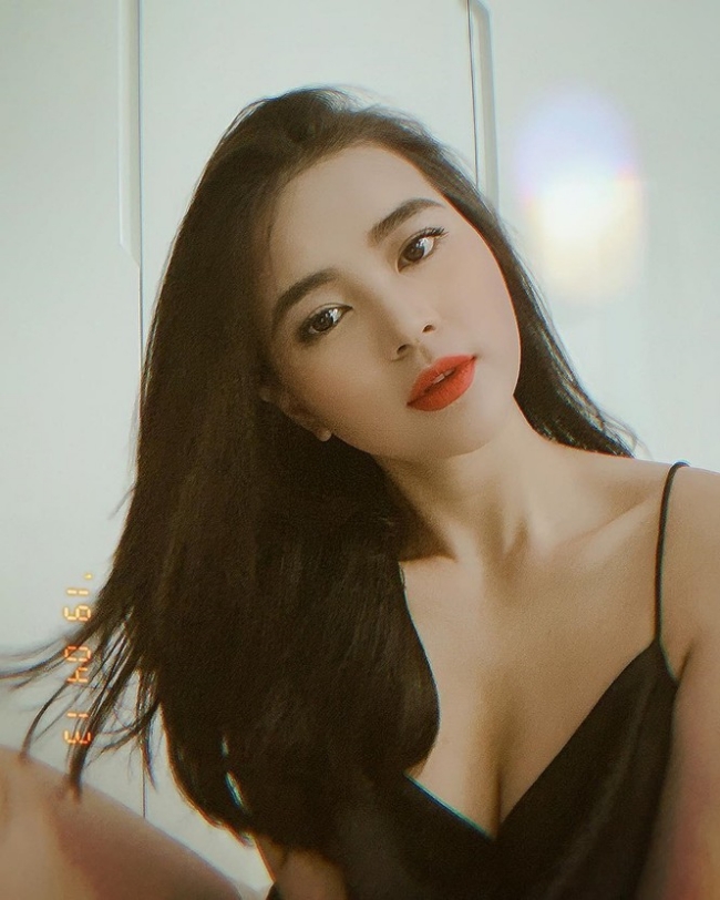 Ảnh nữ cơ trưởng xinh đẹp &#34;gây bão mạng&#34;: Hóa ra là người quen showbiz Việt - 11
