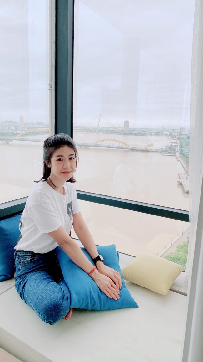 Ảnh nữ cơ trưởng xinh đẹp &#34;gây bão mạng&#34;: Hóa ra là người quen showbiz Việt - 4
