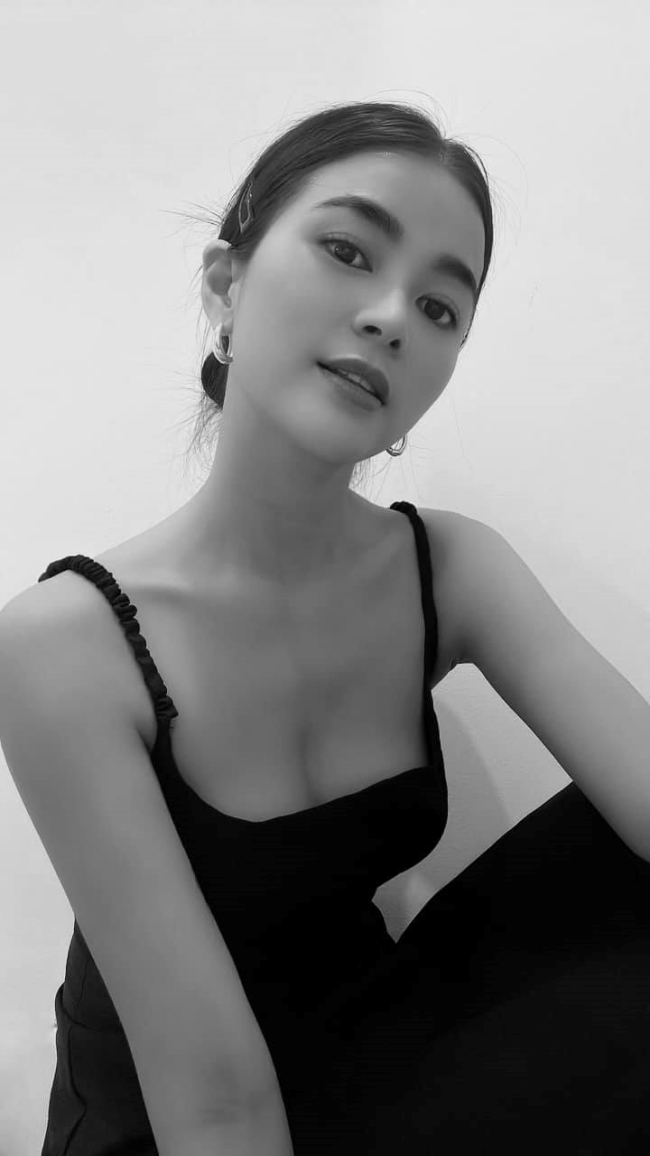 Ảnh nữ cơ trưởng xinh đẹp &#34;gây bão mạng&#34;: Hóa ra là người quen showbiz Việt - 16