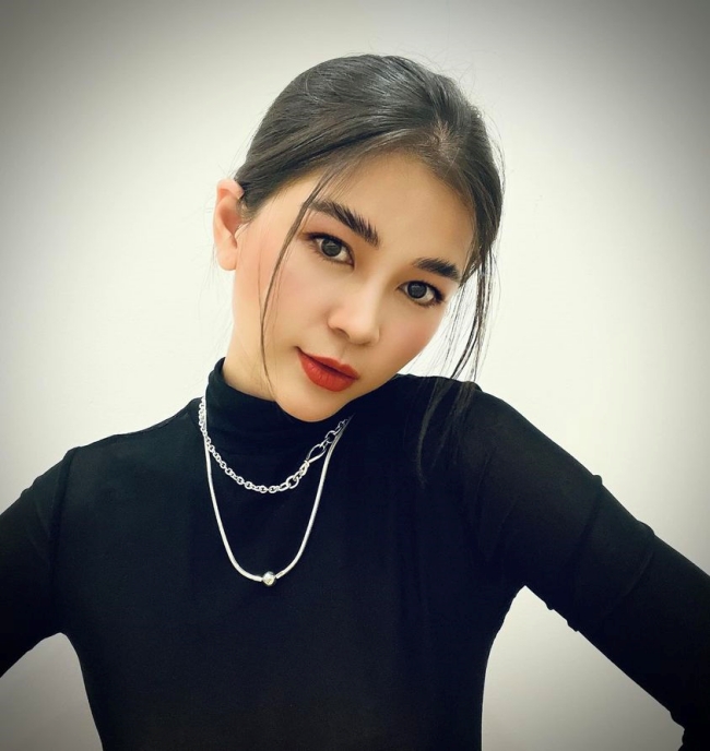 Ảnh nữ cơ trưởng xinh đẹp &#34;gây bão mạng&#34;: Hóa ra là người quen showbiz Việt - 15