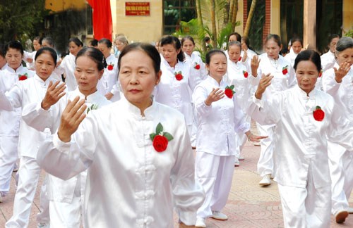 Từ vụ việc mở nhạc đám ma át tiếng karaoke: Đi tìm sân chơi cho người cao tuổi - 6