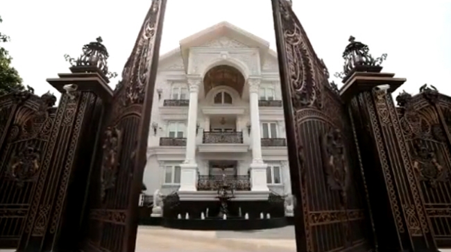 Chủ tịch Hà Nội FC đi xe 83 tỷ rước Hoa hậu, chồng Hà Tăng chạy xe sang đón dâu khiến đường phố náo loạn - 18