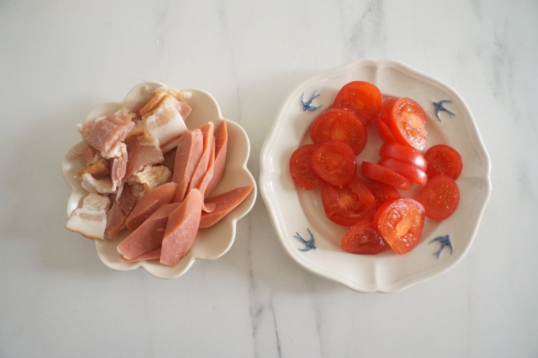 Còn thừa 2 lát bánh mì, làm điều này sau 10 phút có pizza cực ngon ăn sáng - 1