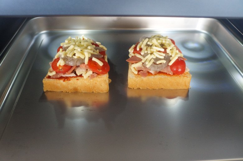 Còn thừa 2 lát bánh mì, làm điều này sau 10 phút có pizza cực ngon ăn sáng - 4