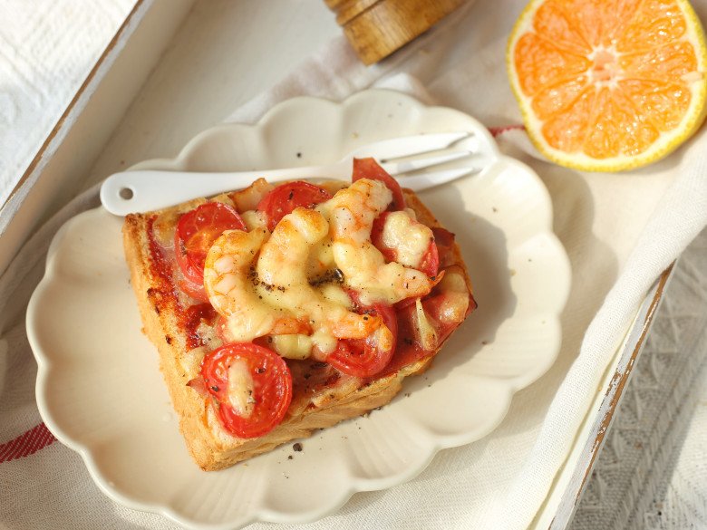 Còn thừa 2 lát bánh mì, làm điều này sau 10 phút có pizza cực ngon ăn sáng - 5