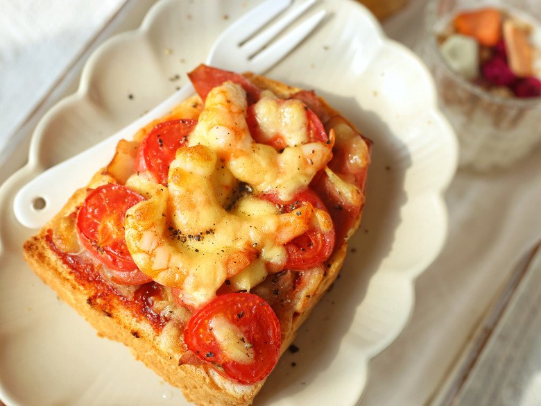 Còn thừa 2 lát bánh mì, làm điều này sau 10 phút có pizza cực ngon ăn sáng - 6