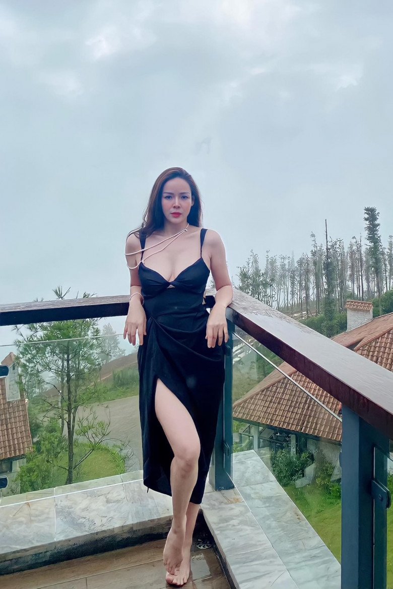 Sếp đẹp Cẩm Khê &#34;Gara Hạnh Phúc&#34;: Đóng cảnh nóng với chồng Á hậu, giấu con trai chuyện mẹ đóng phim - 7