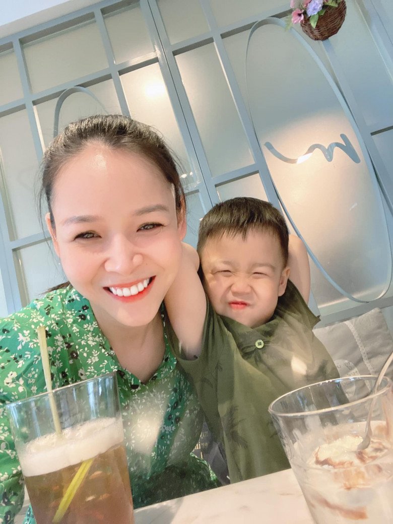Sếp đẹp Cẩm Khê &#34;Gara Hạnh Phúc&#34;: Đóng cảnh nóng với chồng Á hậu, giấu con trai chuyện mẹ đóng phim - 5