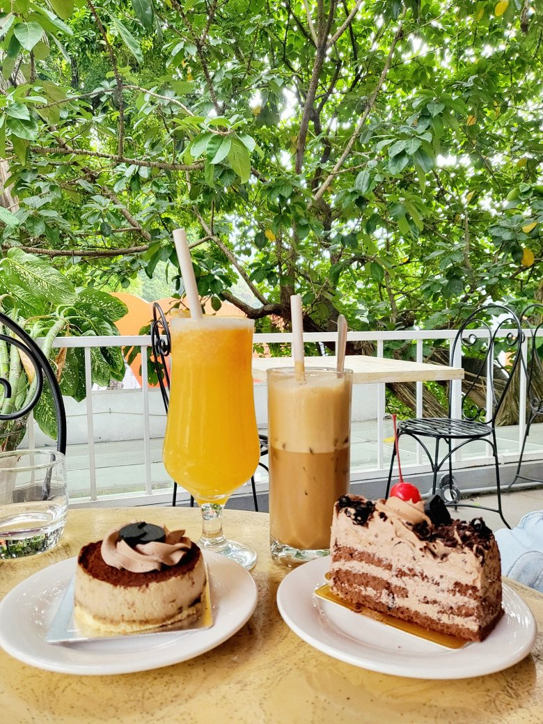 Ăn uống “trộm vía”, vợ bầu của Mạnh Trường tăng gần 20kg, vẫn chuộng ăn mặc trễ nải - 3