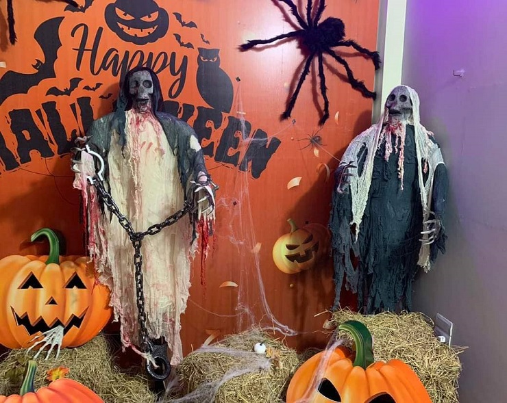 Càng độc lạ càng đắt hàng, giới trẻ chi tiền triệu trang trí Halloween - 2