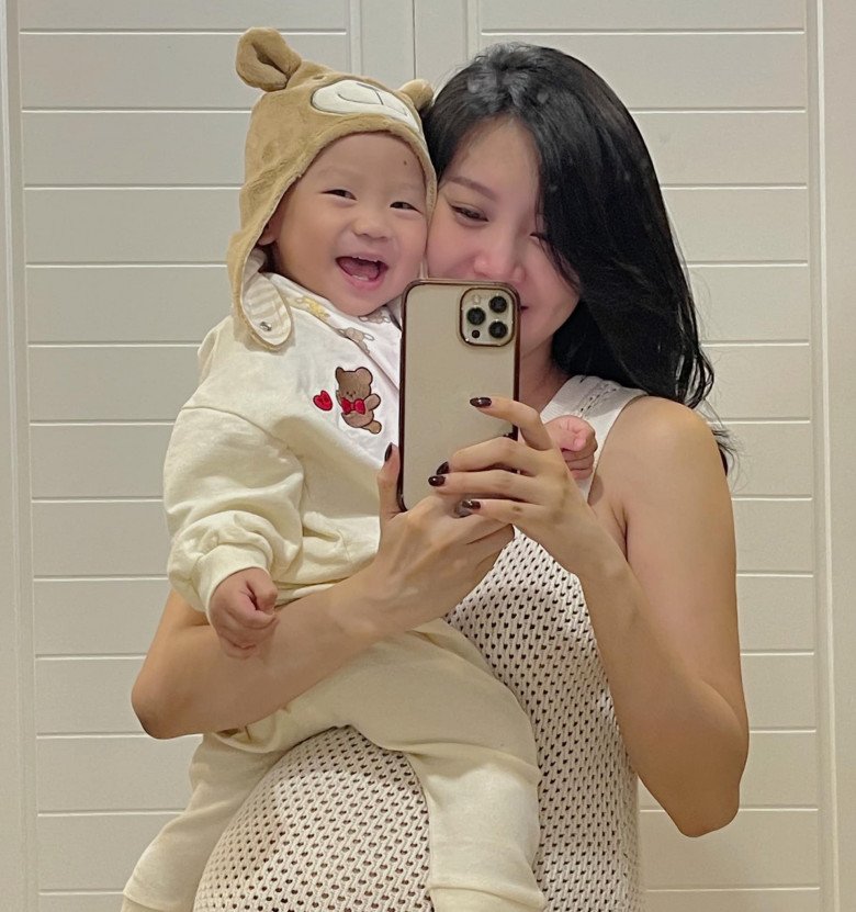 “Người yêu màn ảnh” của Sơn Tùng sinh con thứ 2, đau bụng vẫn trang điểm, làm tóc rồi mới đi đẻ - 3