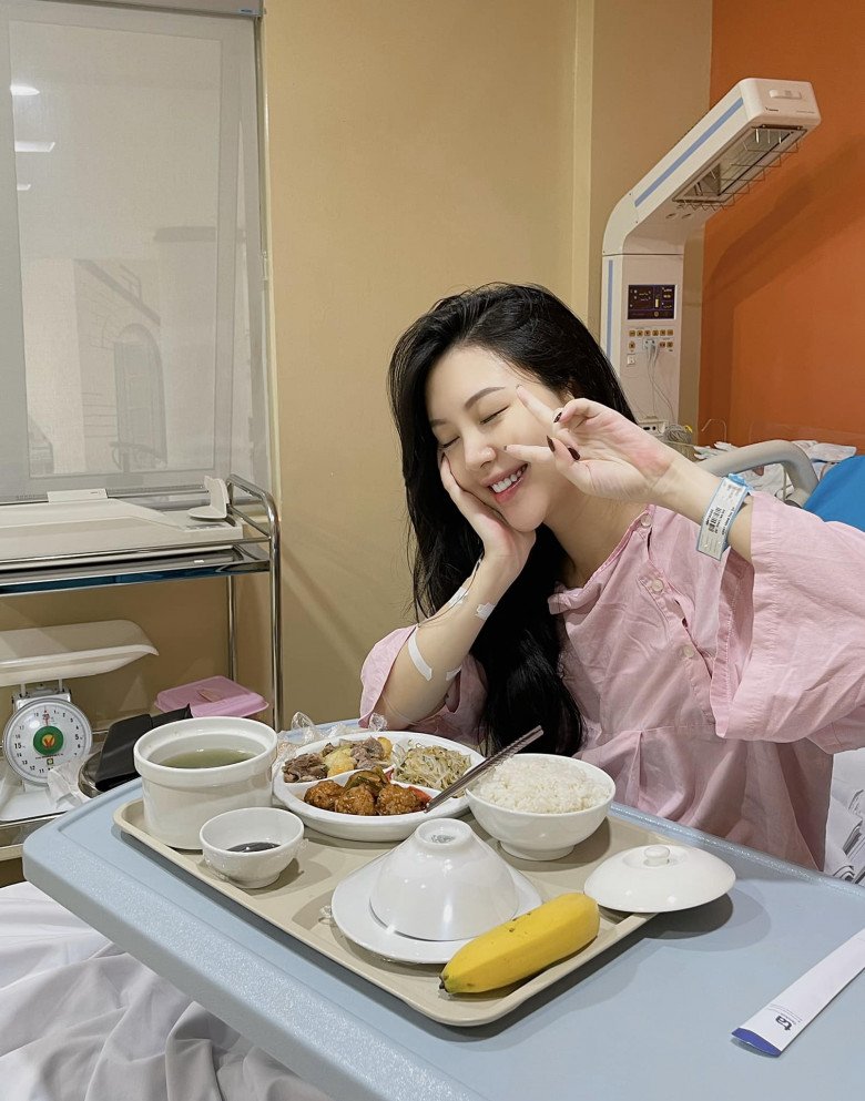 “Người yêu màn ảnh” của Sơn Tùng sinh con thứ 2, đau bụng vẫn trang điểm, làm tóc rồi mới đi đẻ - 1