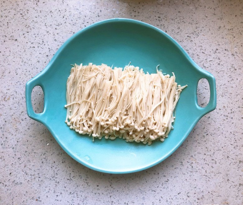 Nấm kim châm ăn lẩu mãi cũng nhàm chán, đem làm kiểu này được món ngon thanh mát giòn sần sật - 3