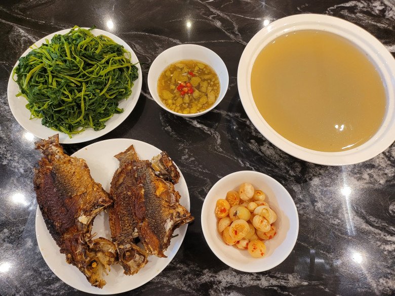 Cảnh Tuấn Hưng và Thanh Lam ngồi tiu nghỉu bên mâm cơm làm chồng bác sĩ của Diva hứa bù đắp - 13