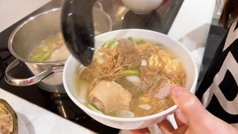 Cảnh Tuấn Hưng và Thanh Lam ngồi tiu nghỉu bên mâm cơm làm chồng bác sĩ của Diva hứa bù đắp - 17