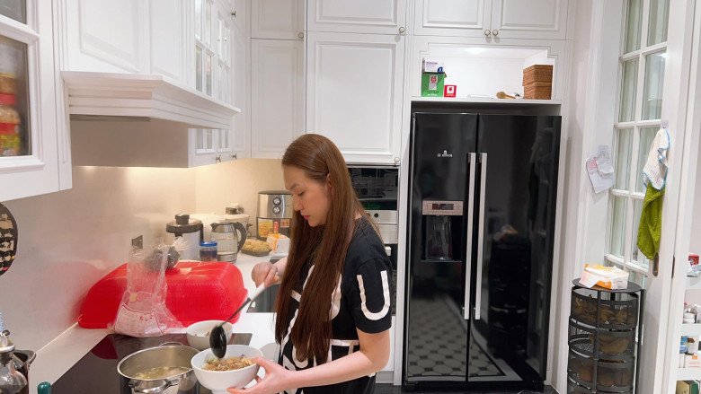 Cảnh Tuấn Hưng và Thanh Lam ngồi tiu nghỉu bên mâm cơm làm chồng bác sĩ của Diva hứa bù đắp - 16