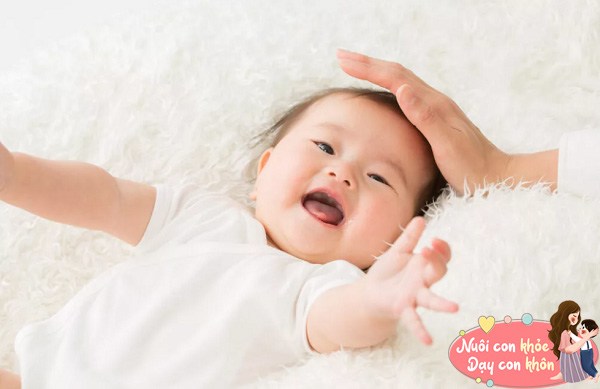 4 biểu hiện trẻ sơ sinh đang lớn lên khỏe mạnh, mẹ nên vui mừng - 10