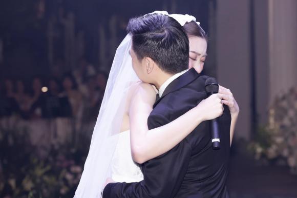 Đỗ Mỹ Linh hé lộ cuộc sống tân hôn, hình ảnh bố chồng - "Bầu" Hiển gây chú ý lớn - 9