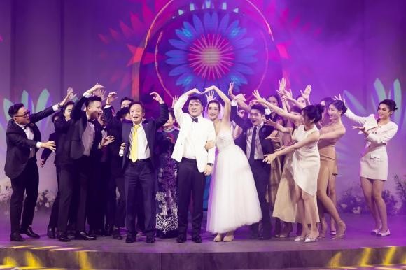 Đỗ Mỹ Linh hé lộ cuộc sống tân hôn, hình ảnh bố chồng - "Bầu" Hiển gây chú ý lớn - 5