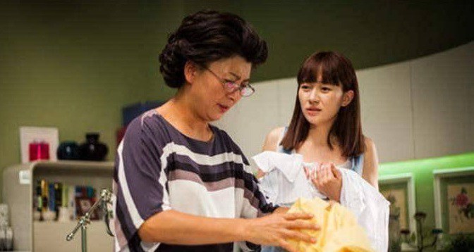 Ngày đầu làm dâu ngủ quên tới 1 giờ chiều mới dậy, tôi ngơ ngác khi nghe mẹ chồng nói - 1