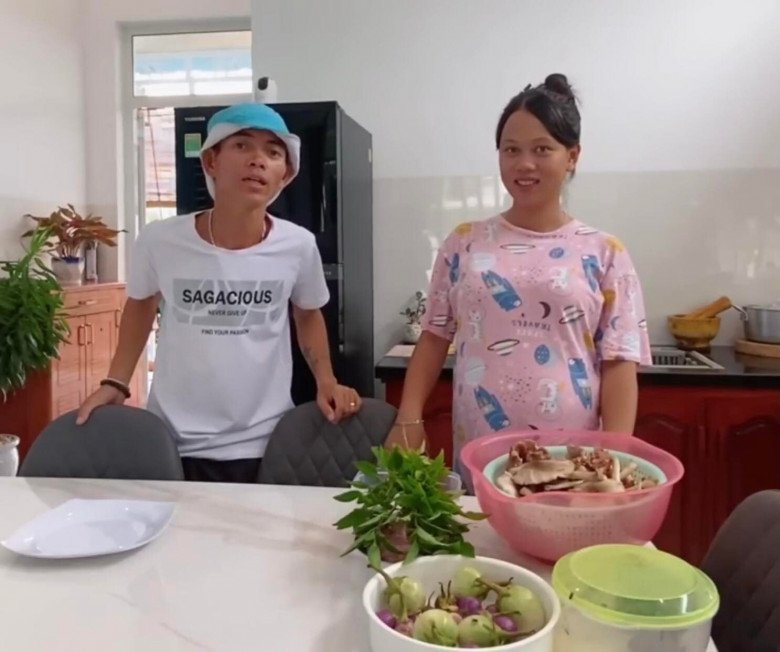 Cô gái xinh xắn lấy chàng trai chăn bò, mang thai được chồng cưng chiều, xây nhà tiền tỷ đón em bé - 2