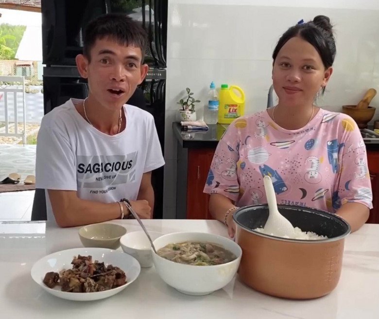 Cô gái xinh xắn lấy chàng trai chăn bò, mang thai được chồng cưng chiều, xây nhà tiền tỷ đón em bé - 4