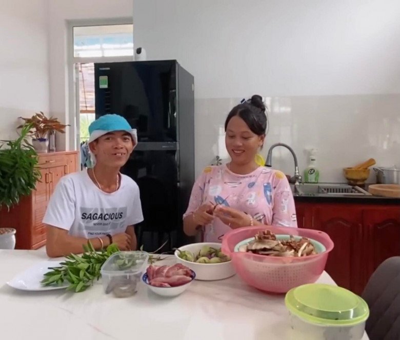 Cô gái xinh xắn lấy chàng trai chăn bò, mang thai được chồng cưng chiều, xây nhà tiền tỷ đón em bé - 3