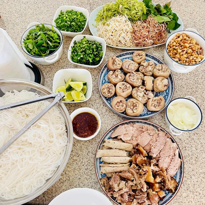 Năm 2022, có 5 sao này chăm vào bếp nhất, cứ nấu là ra toàn món ngon khiến fan chết thèm - 3