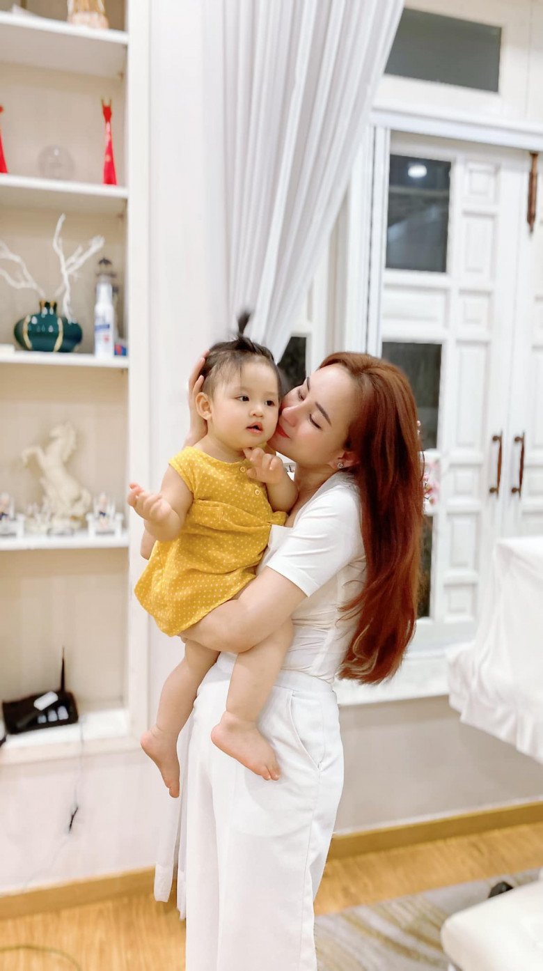 3 lần đi đẻ của Vy Oanh: Lặn lội sang Mỹ sinh nở, có lần lại “gây lú” bởi một chi tiết lạ - 9