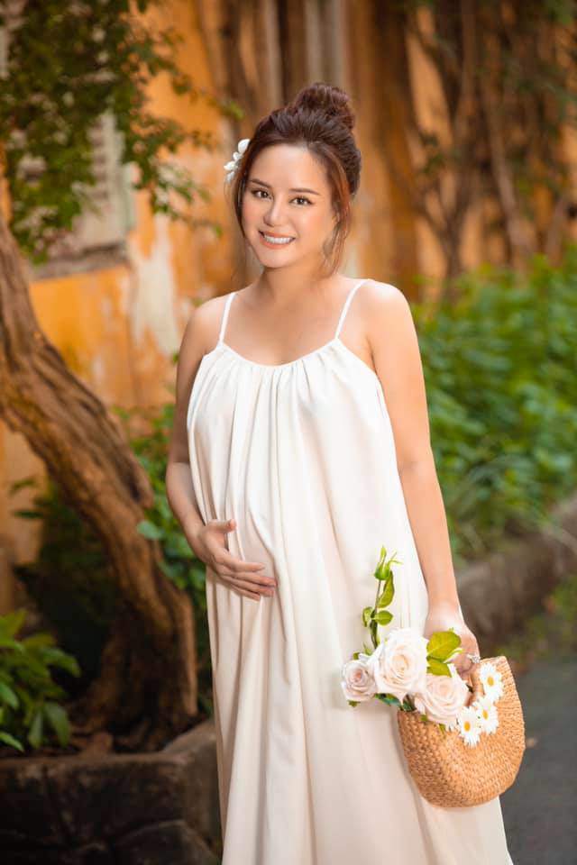 3 lần đi đẻ của Vy Oanh: Lặn lội sang Mỹ sinh nở, có lần lại “gây lú” bởi một chi tiết lạ - 5