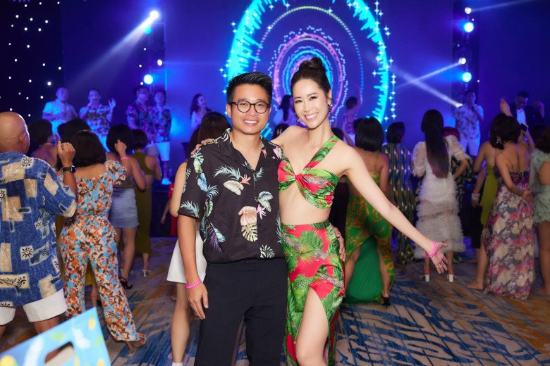 Hoa hậu Dương Thuỳ Linh: Hai mẹ con luôn động viên nhau học hành, thậm chí con còn chấn chỉnh thái độ học của mẹ - 17