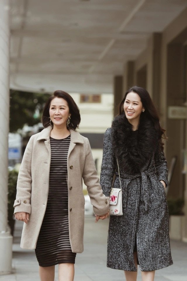 Hoa hậu Dương Thuỳ Linh: Hai mẹ con luôn động viên nhau học hành, thậm chí con còn chấn chỉnh thái độ học của mẹ - 16