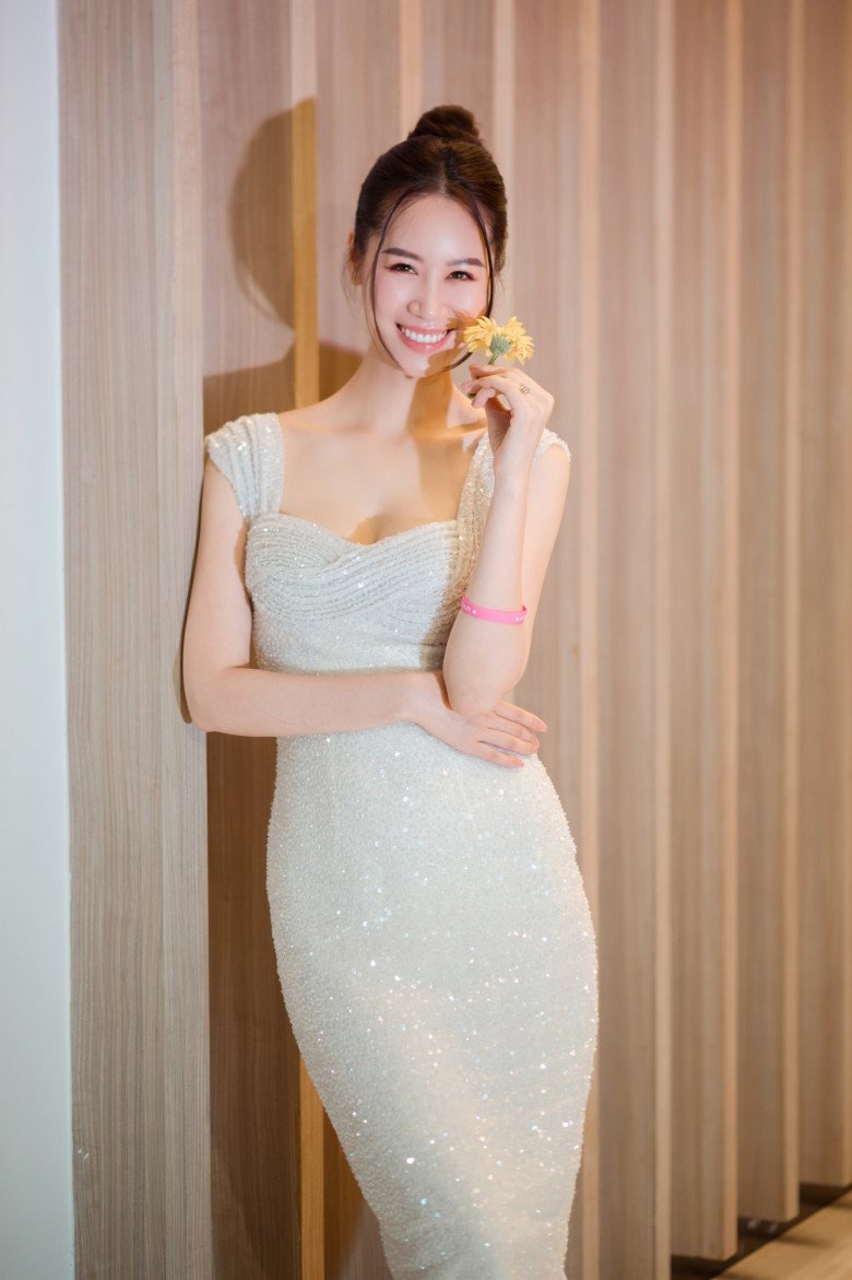 Hoa hậu Dương Thuỳ Linh: Hai mẹ con luôn động viên nhau học hành, thậm chí con còn chấn chỉnh thái độ học của mẹ - 1