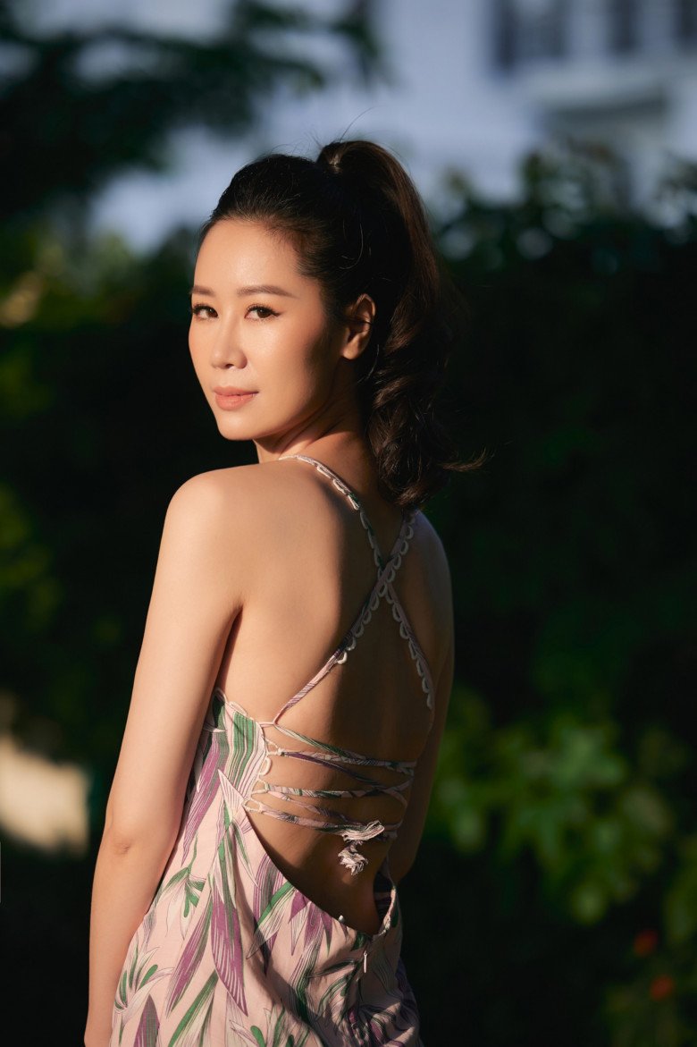 Hoa hậu Dương Thuỳ Linh: Hai mẹ con luôn động viên nhau học hành, thậm chí con còn chấn chỉnh thái độ học của mẹ - 4