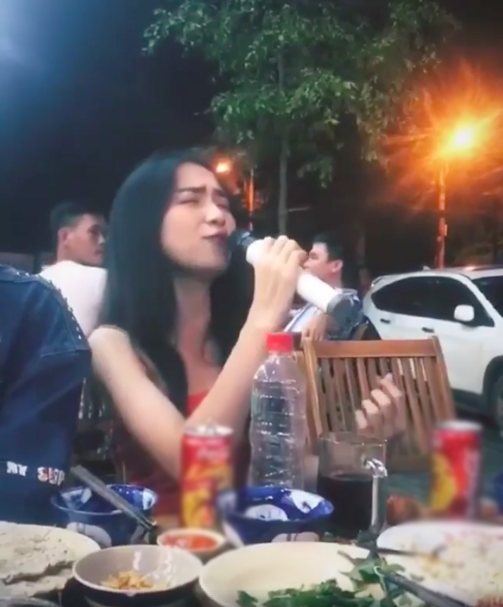 Lệ Quyên ngồi hát bên bàn nhậu gây “náo loạn” phố Bùi Viện, Lan Ngọc hoàn toàn trái ngược - 5
