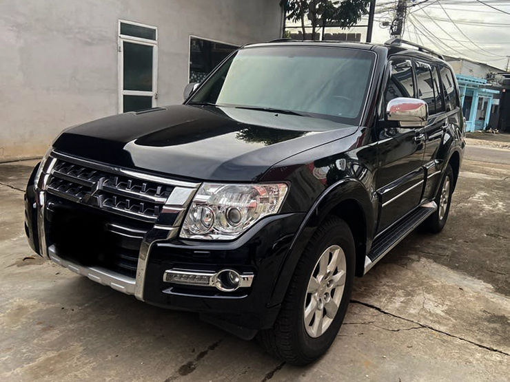 Mitsubishi Pajero đời 2016 nhập Nhật rao bán trên sàn xe cũ giá tiền tỷ - 1