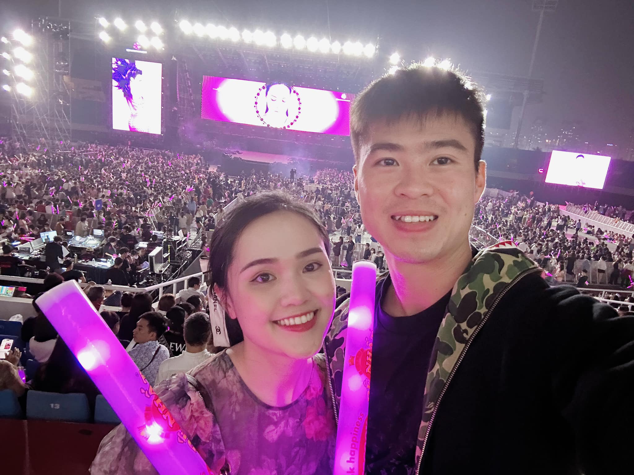 Bà xã Duy Mạnh lộ nhan sắc mặt mộc qua "ảnh chất lượng thấp" - 2