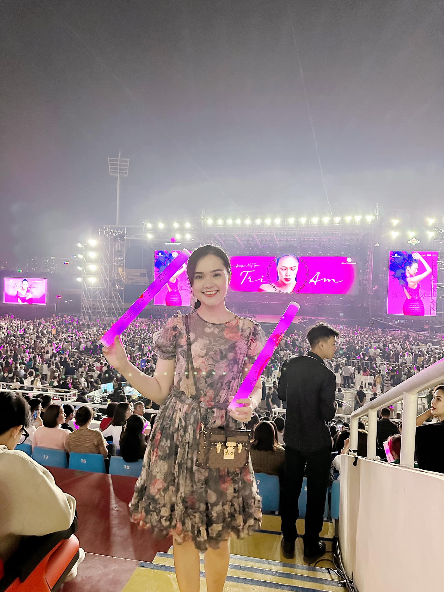 Bà xã Duy Mạnh lộ nhan sắc mặt mộc qua "ảnh chất lượng thấp" - 1