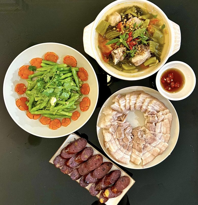 9X chưa chồng đã xinh lại đảm, bạn cứ thèm ăn lại nhắn tin đòi nấu để sang ăn ké - 2