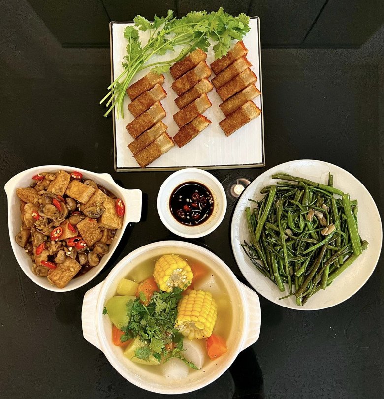 9X chưa chồng đã xinh lại đảm, bạn cứ thèm ăn lại nhắn tin đòi nấu để sang ăn ké - 4