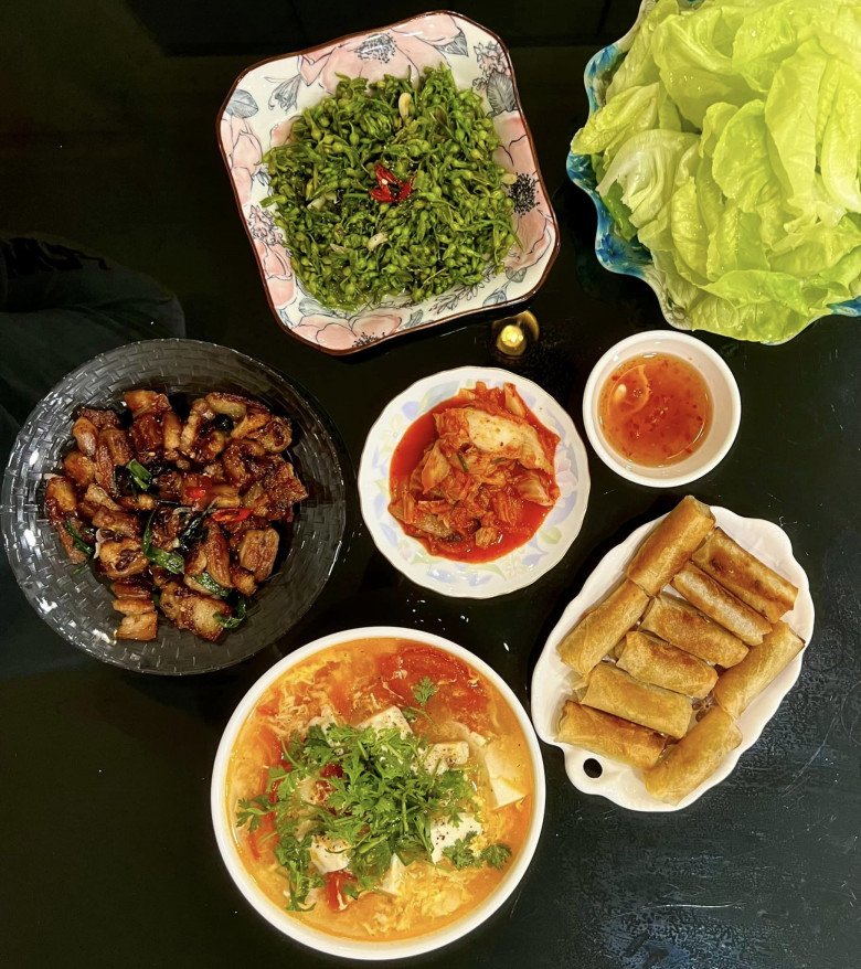 9X chưa chồng đã xinh lại đảm, bạn cứ thèm ăn lại nhắn tin đòi nấu để sang ăn ké - 6