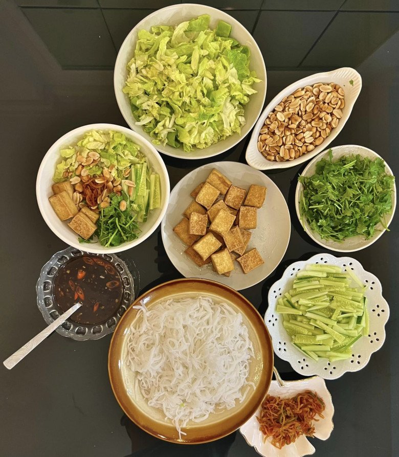 9X chưa chồng đã xinh lại đảm, bạn cứ thèm ăn lại nhắn tin đòi nấu để sang ăn ké - 10