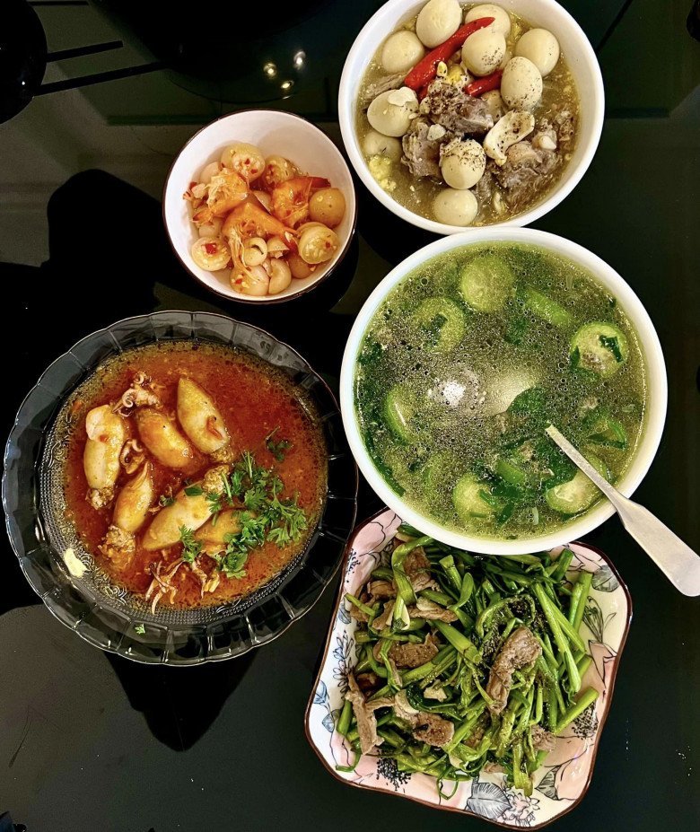 9X chưa chồng đã xinh lại đảm, bạn cứ thèm ăn lại nhắn tin đòi nấu để sang ăn ké - 12