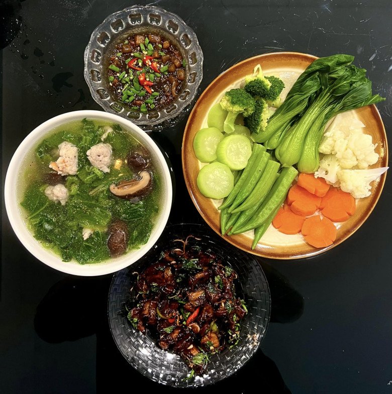 9X chưa chồng đã xinh lại đảm, bạn cứ thèm ăn lại nhắn tin đòi nấu để sang ăn ké - 17