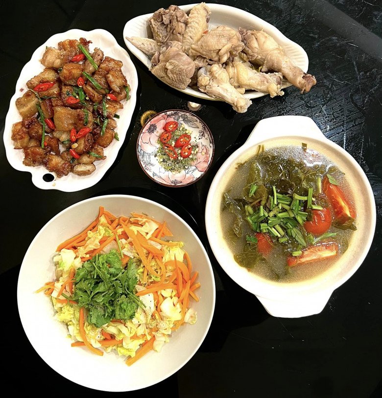 9X chưa chồng đã xinh lại đảm, bạn cứ thèm ăn lại nhắn tin đòi nấu để sang ăn ké - 23